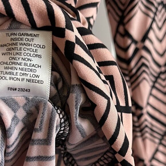 2/$16 New York & Company Pink Print V Neck Faux Wrap Blouse; SZ S; NWOT - Picture 6 of 7